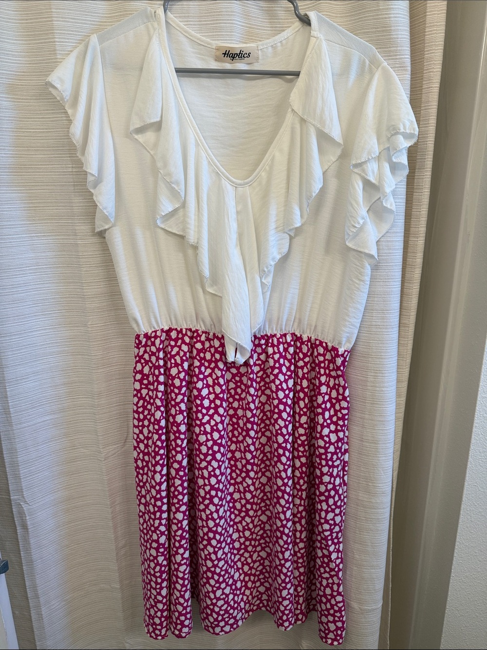 Haptics ruffle sleeve/neckline spotted dress with pockets pink & white like new!